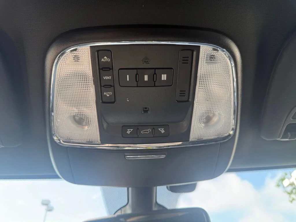 Used 2018 Gray Jeep Altitude image 28