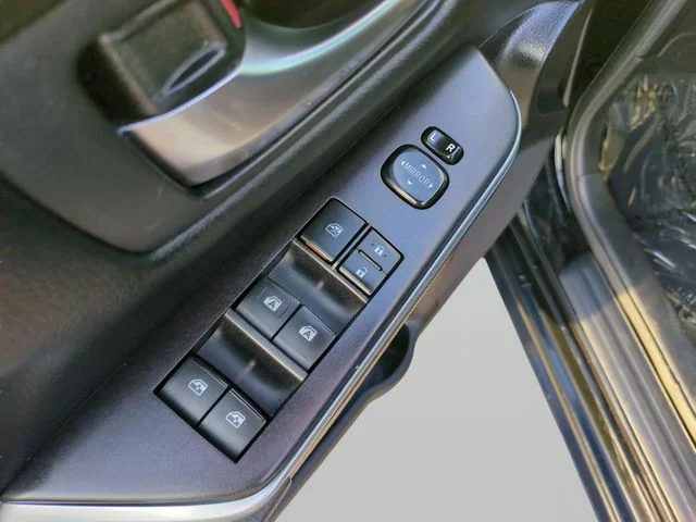 Used 2016 Black Toyota SE image 16