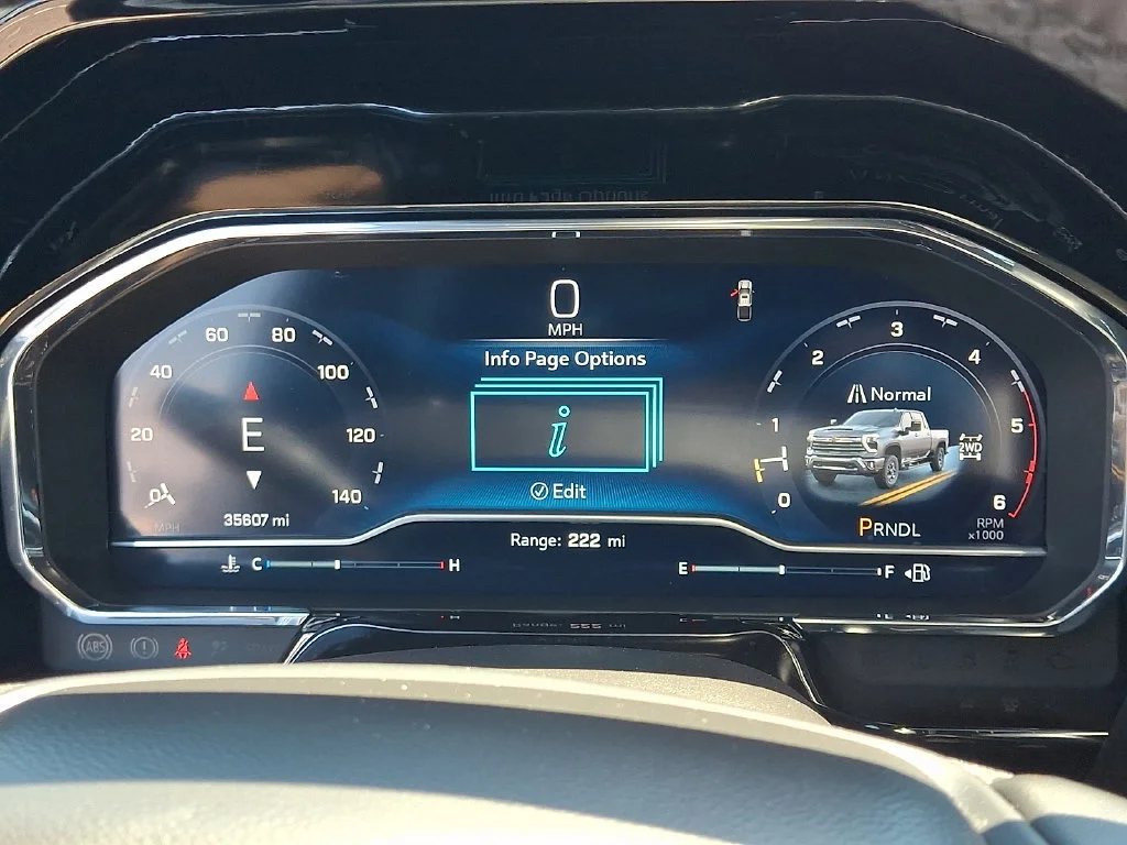 Used 2025 Summit White Chevrolet LT image 27