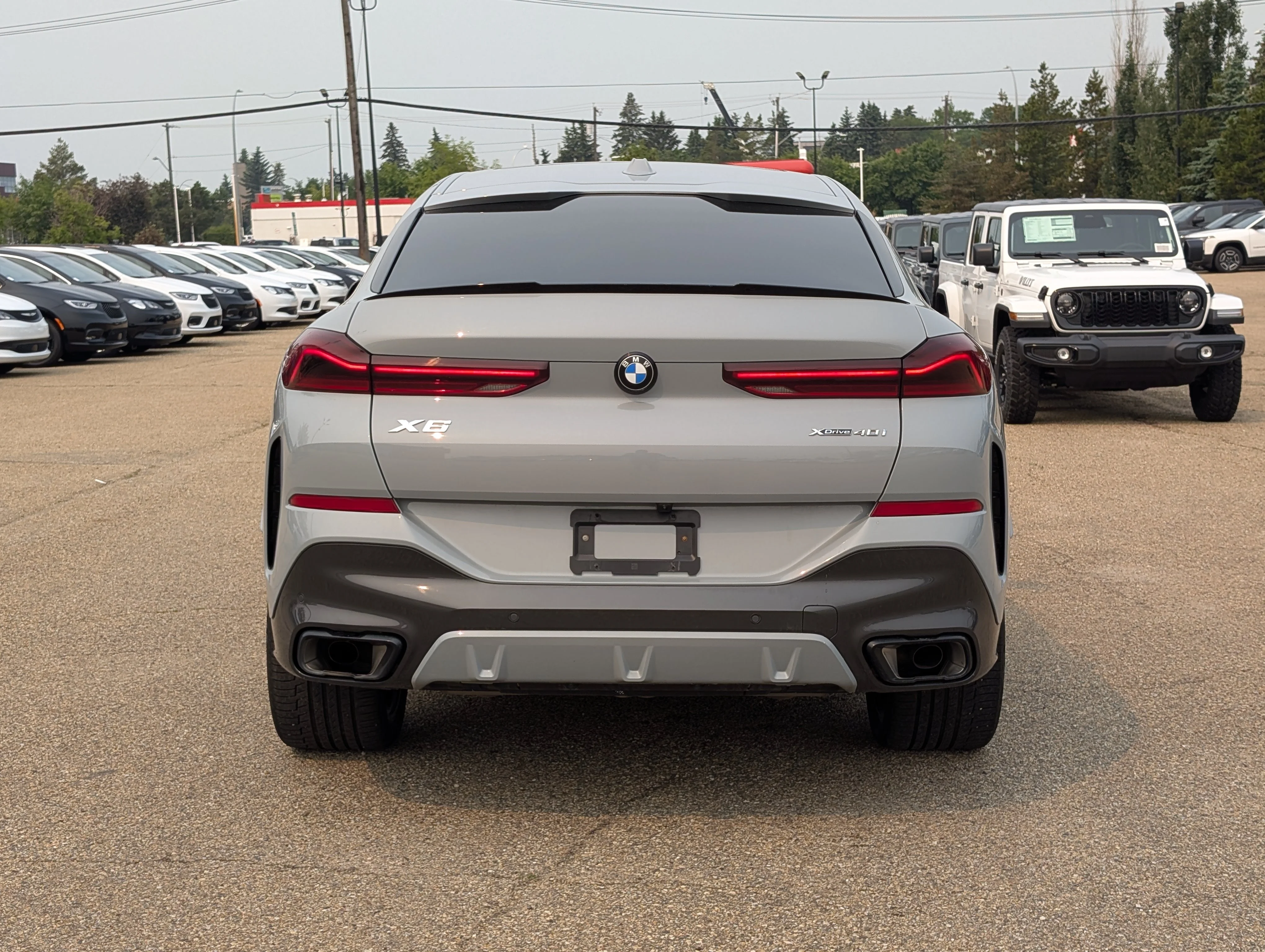 Used 2024 Gray BMW xDrive40i image 5