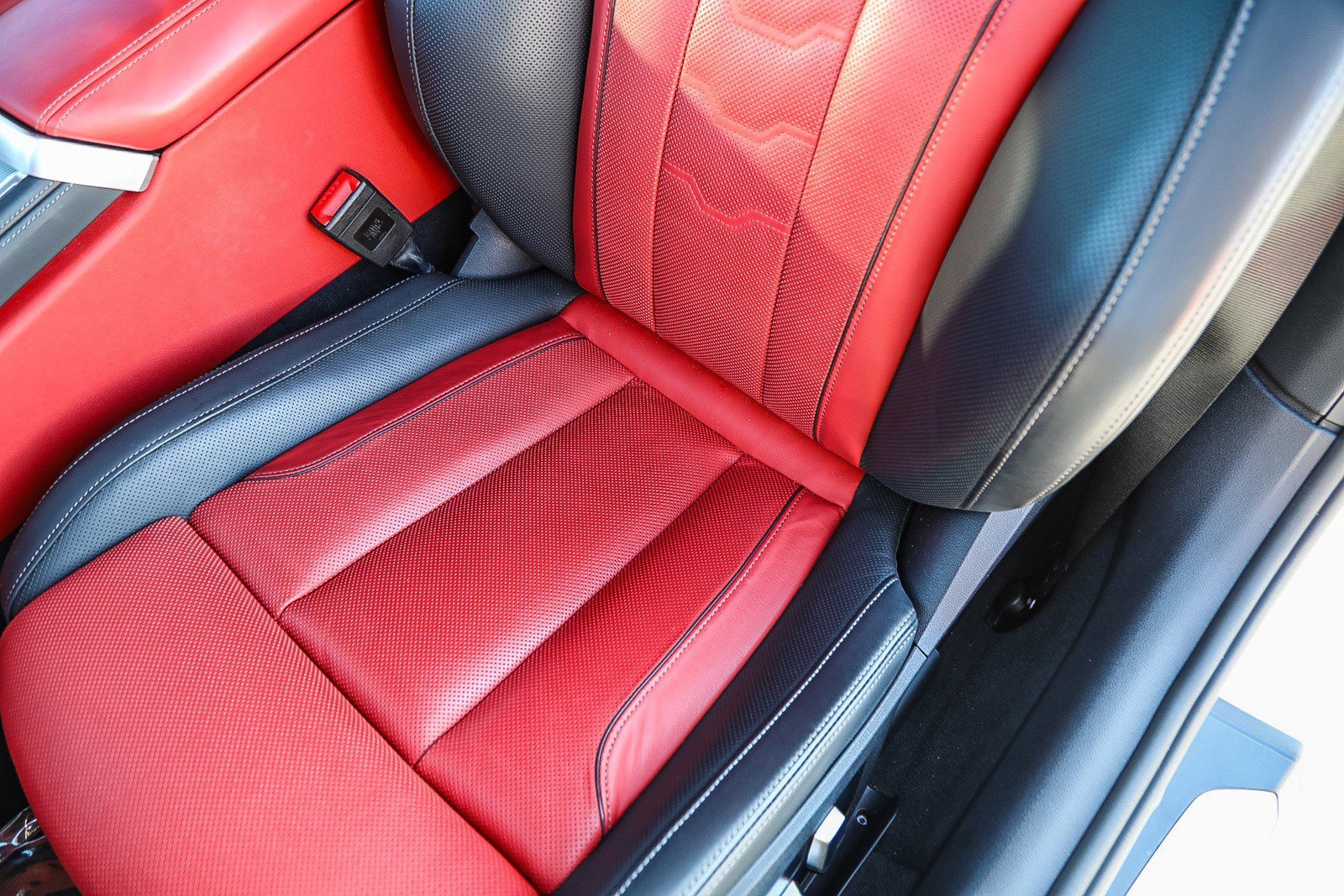 2025 BMW 8 Series 840i - Photo 22