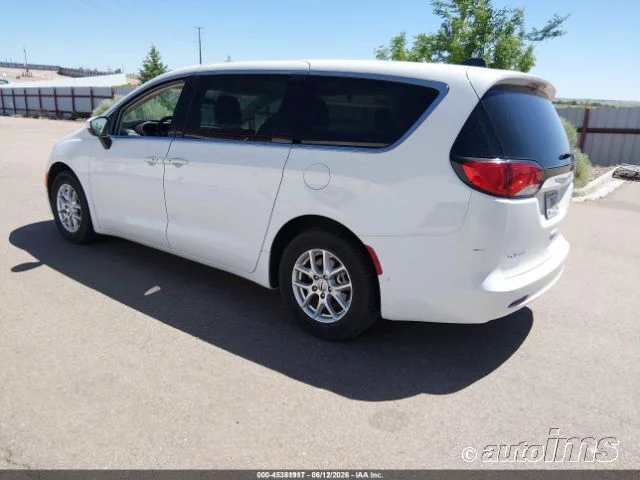 Used 2022 White Chrysler LX image 9