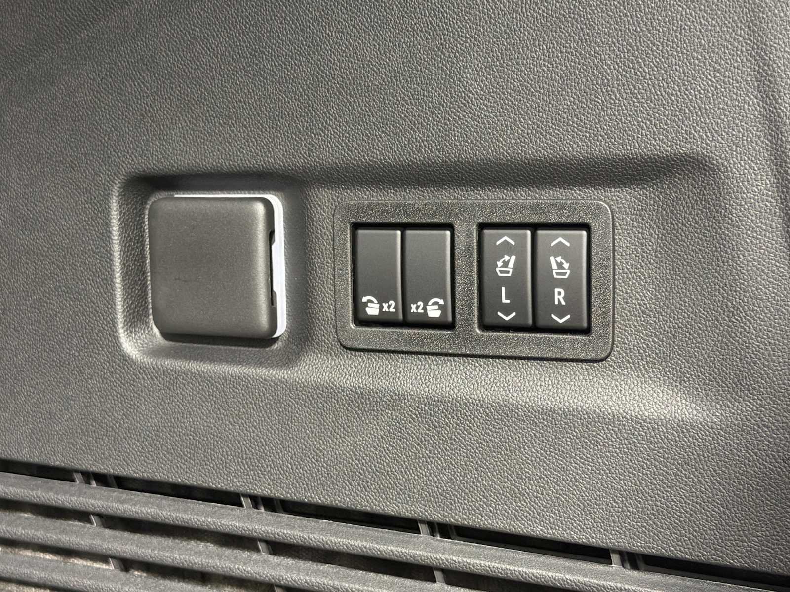 2026 GMC Yukon XL AT4 Ultimate - Photo 19
