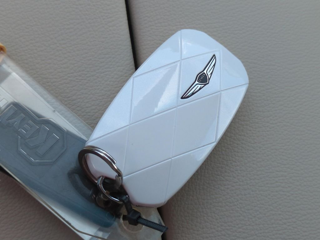 New 2026 White Genesis 2.5T SELECT image 25