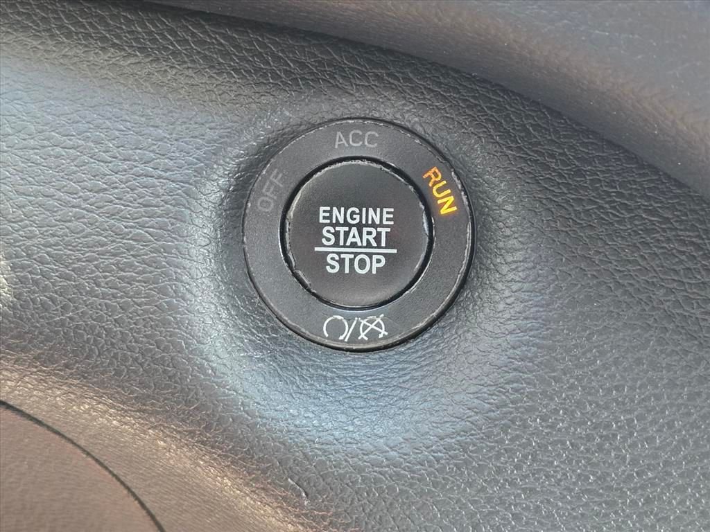 Used 2019 Red Jeep Latitude Plus image 17