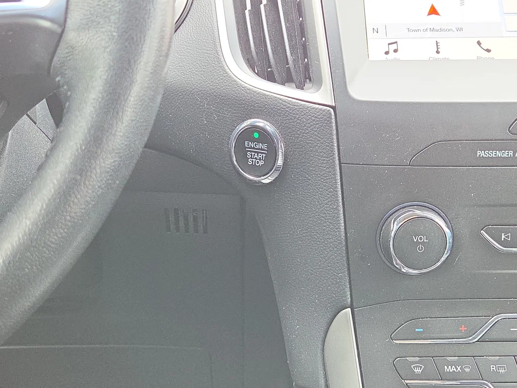 Used 2019 Blue Ford SEL image 11