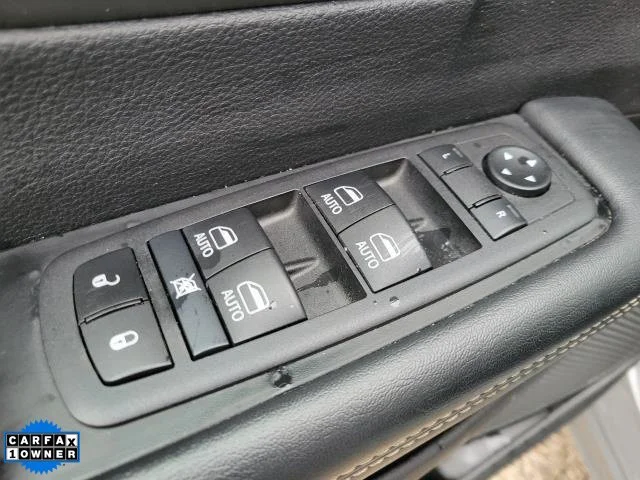 Used 2025 White Chrysler Select image 18