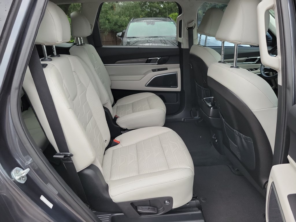 Certified Used 2022 Gravity Gray Kia SX image 13