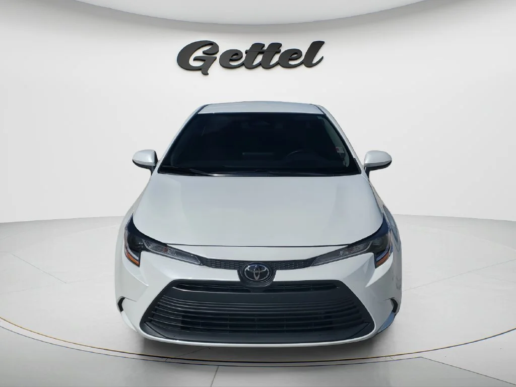 Used 2026 Off-white Toyota LE image 2