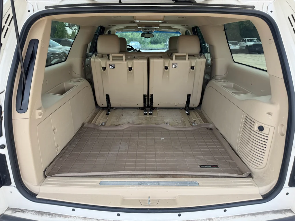 Used 2013 White Diamond Tricoat Cadillac Luxury image 33
