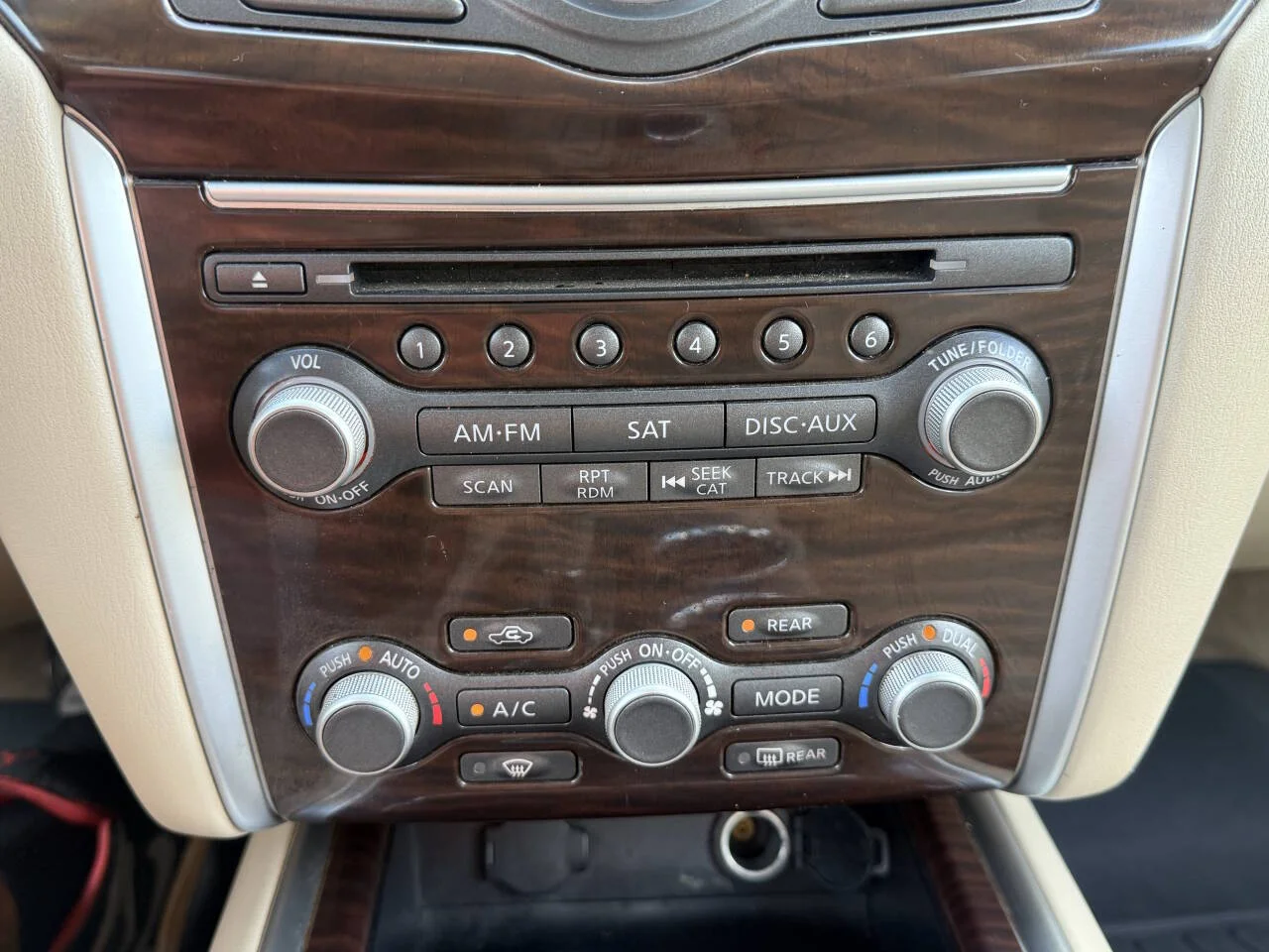 Used 2014 Tan Nissan SL 4dr SUV image 15
