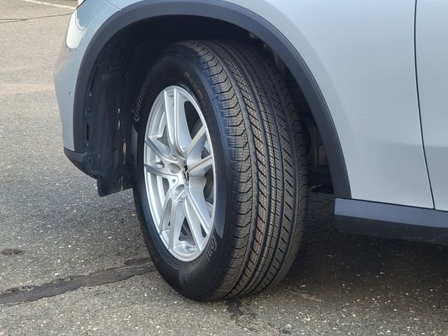 Used 2023 Silver Mercedes-Benz GLC 300 image 31