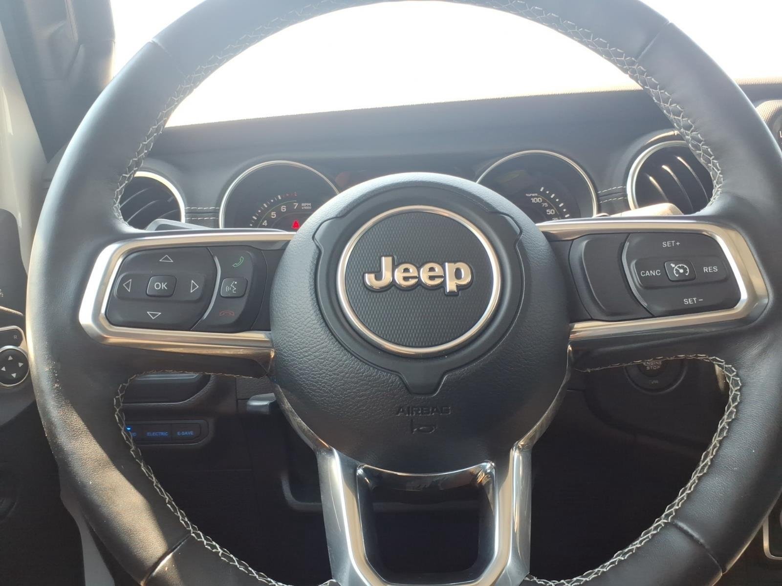 Used 2022 Bright White Clearcoat Jeep Unlimited Sahara image 27