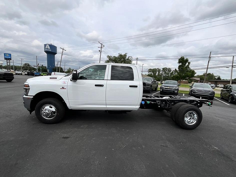 New 2026 Bright White Clear-Coat Exterior Paint RAM Tradesman image 8