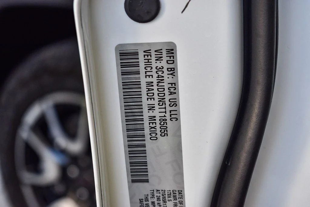 New 2026 Bright White Clear-Coat Exterior Paint Jeep Trailhawk image 24