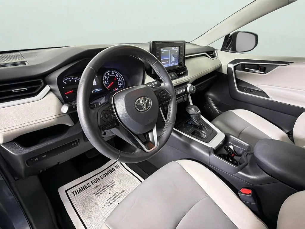 2020 Toyota RAV4 XLE Premium - Photo 18
