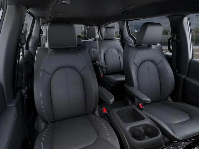 New 2026 Bright White Clear-Coat Exterior Paint Chrysler Select image 17