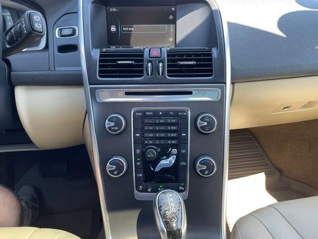 Used 2015 Brown Volvo T6 Premier Plus image 15