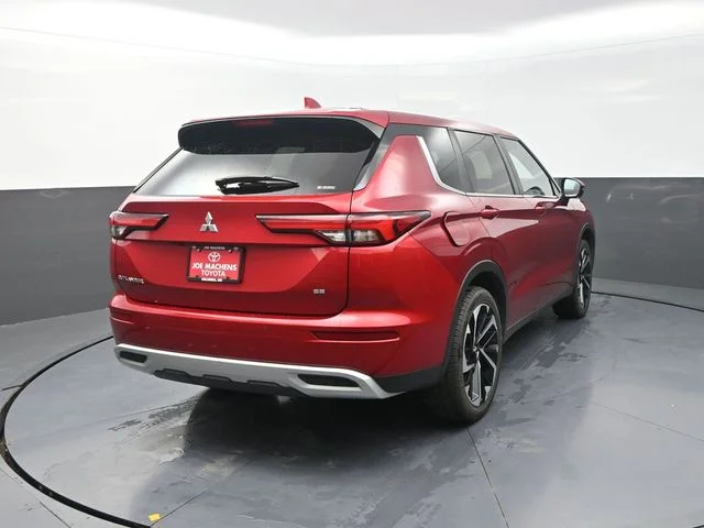Used 2024  Mitsubishi SE image 8
