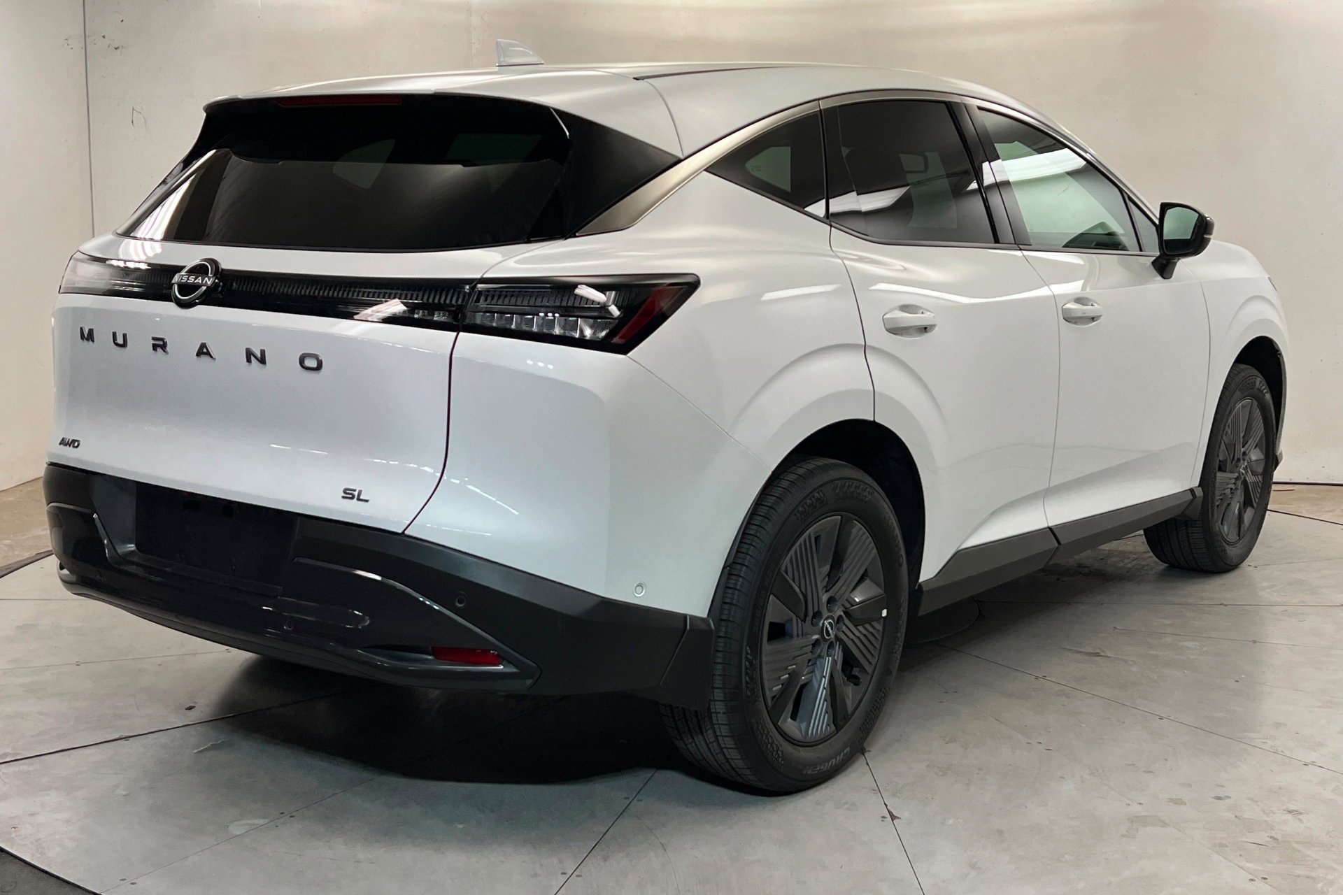 Used 2025 Everest White Pearl Tricoat Nissan SL image 6