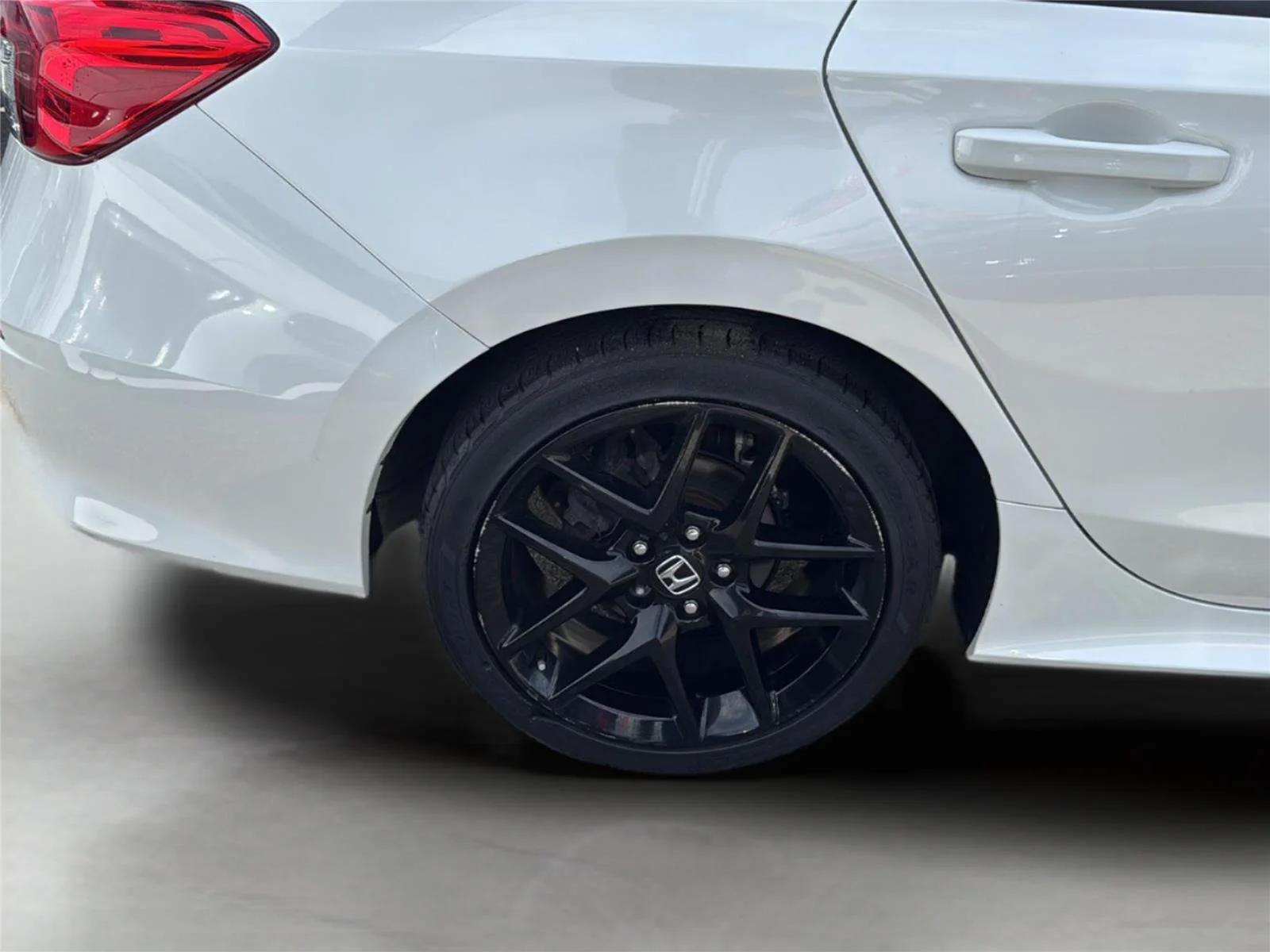 Used 2024 Platinum White Pearl Honda Sport image 27