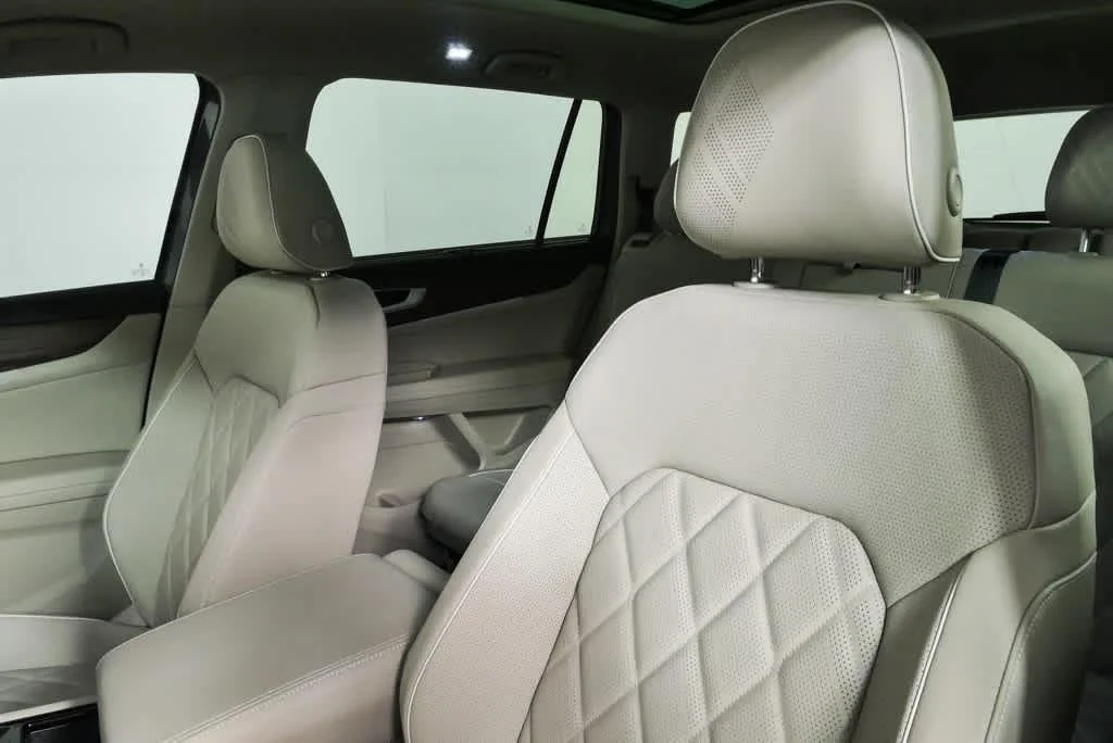 New 2026 Pure Gray Volkswagen 2.0T SEL Premium R-Line image 5