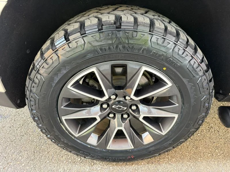Used 2021 Silver Chevrolet Z71 Sport Utility 4D image 9