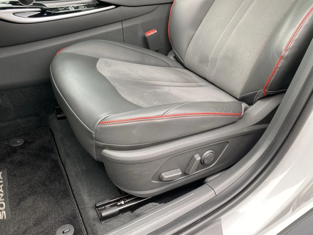 Used 2022 Quartz White Hyundai SEL Plus image 12