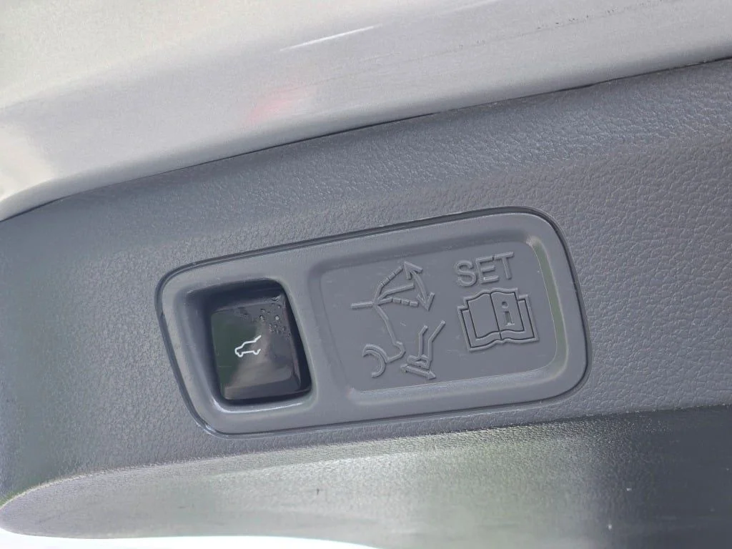 Used 2019 Silver Lincoln Reserve image 18
