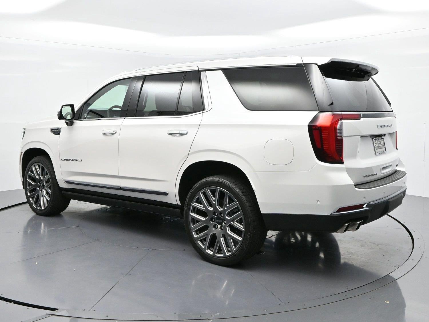Used 2025 White Frost Tricoat GMC Denali Ultimate image 5