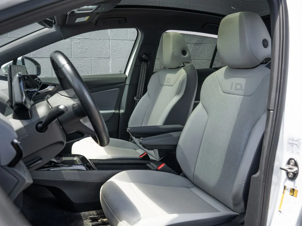 Used 2022 White Volkswagen Pro S image 5