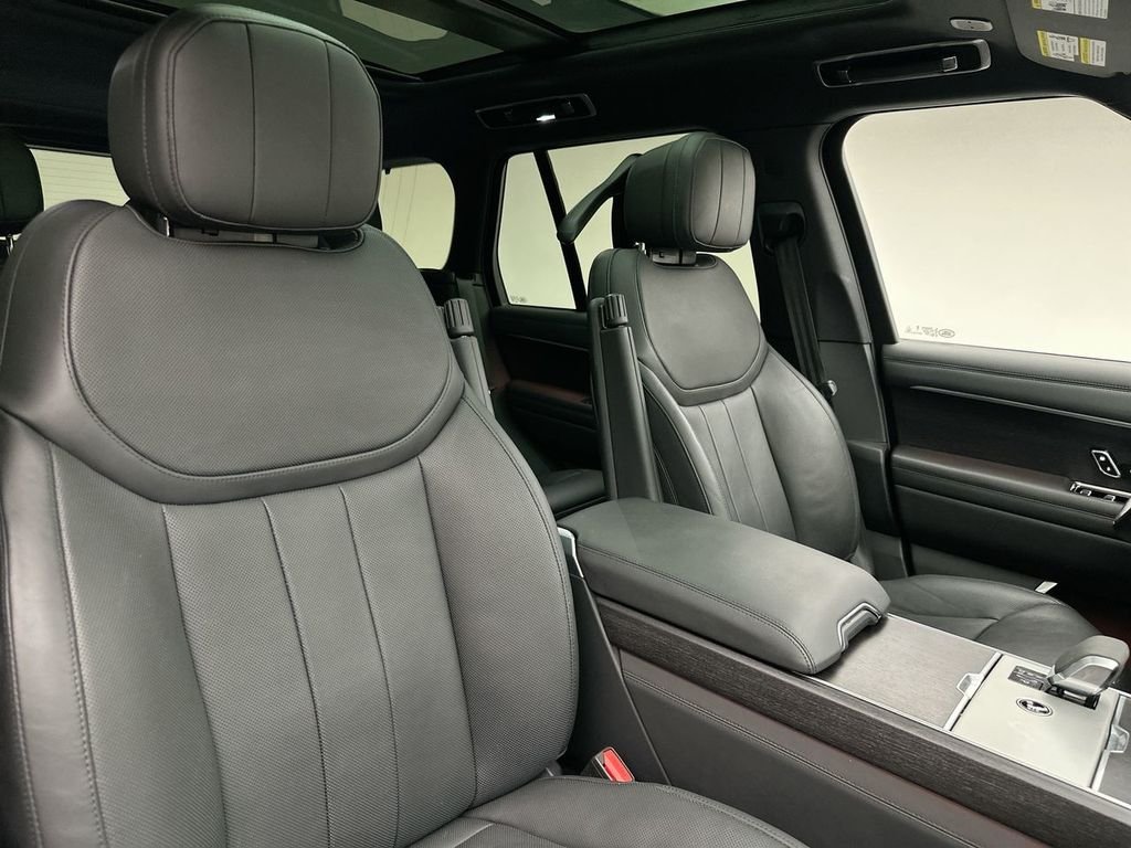 Used 2024 Santorini Black Metallic Land Rover SE image 18