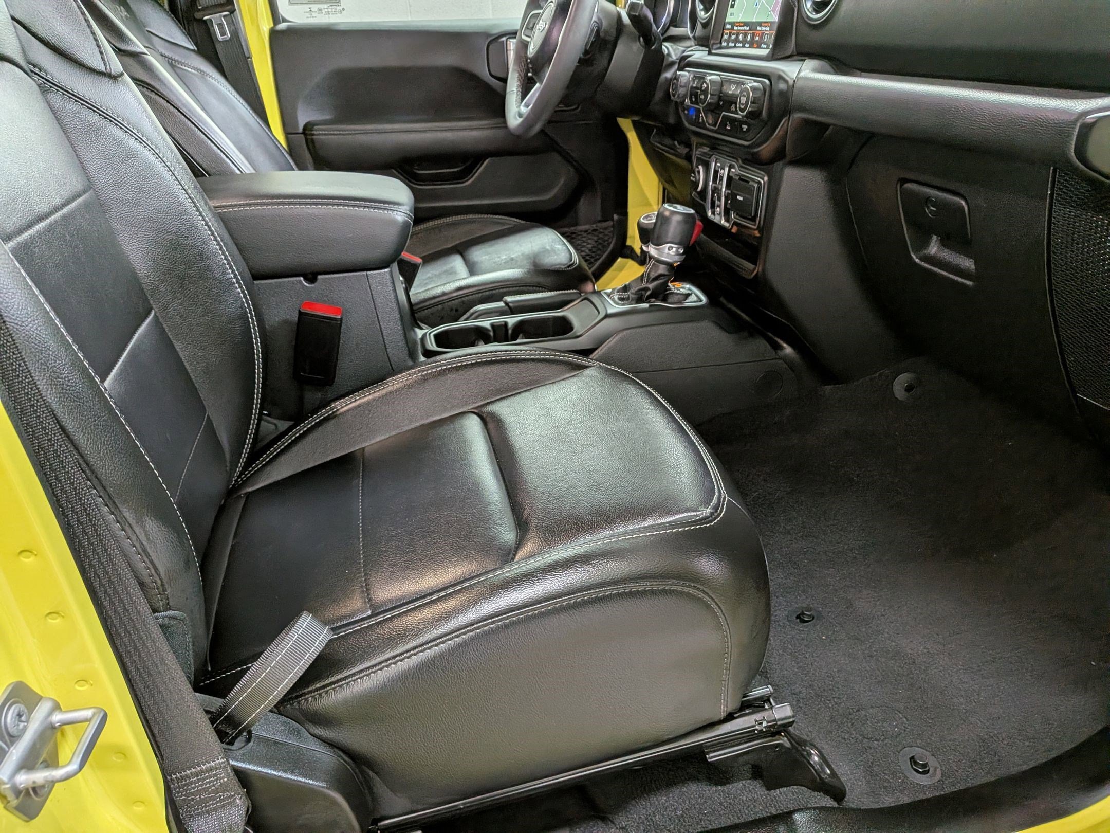 Used 2023 High Velocity Clearcoat Jeep Sahara image 30