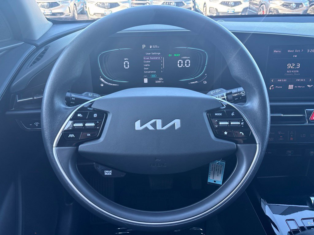 Used 2025 Snow White Pearl Kia LX image 18