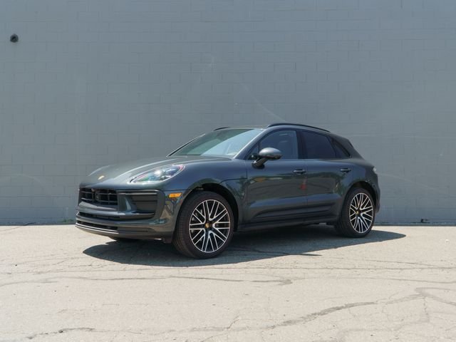 2026 Porsche Macan -'s photo
