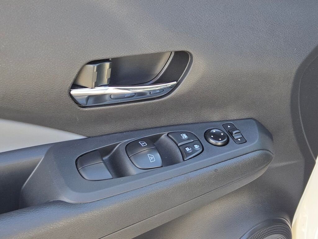 Used 2024 White Nissan SR image 19
