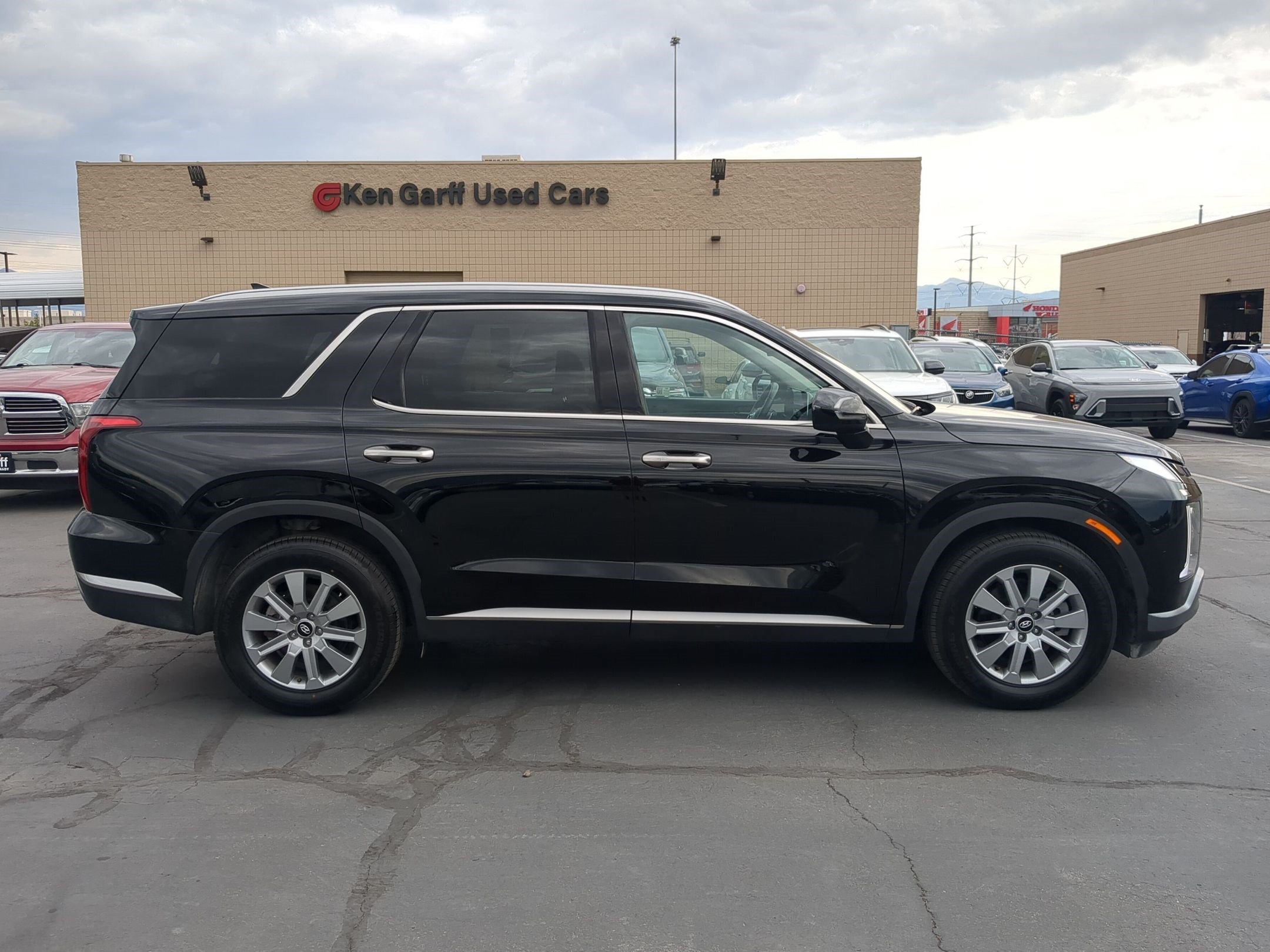 Used 2025 Abyss Black Pearl Hyundai SEL image 2