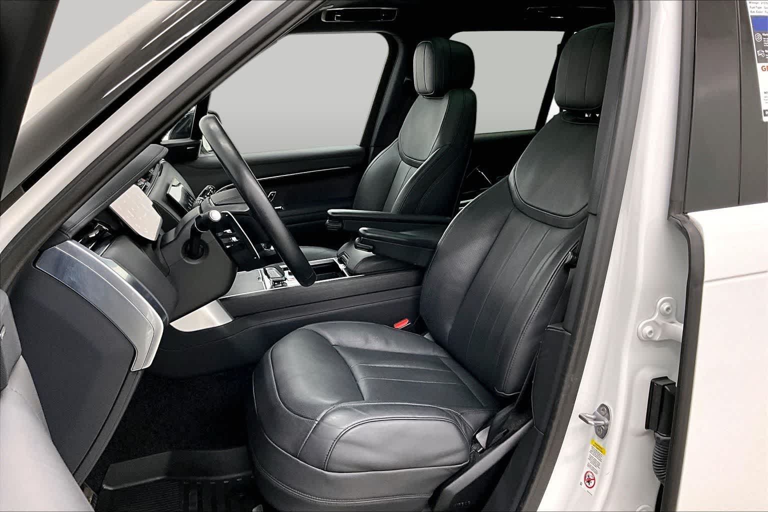 Used 2023 Fuji White Land Rover SE image 9