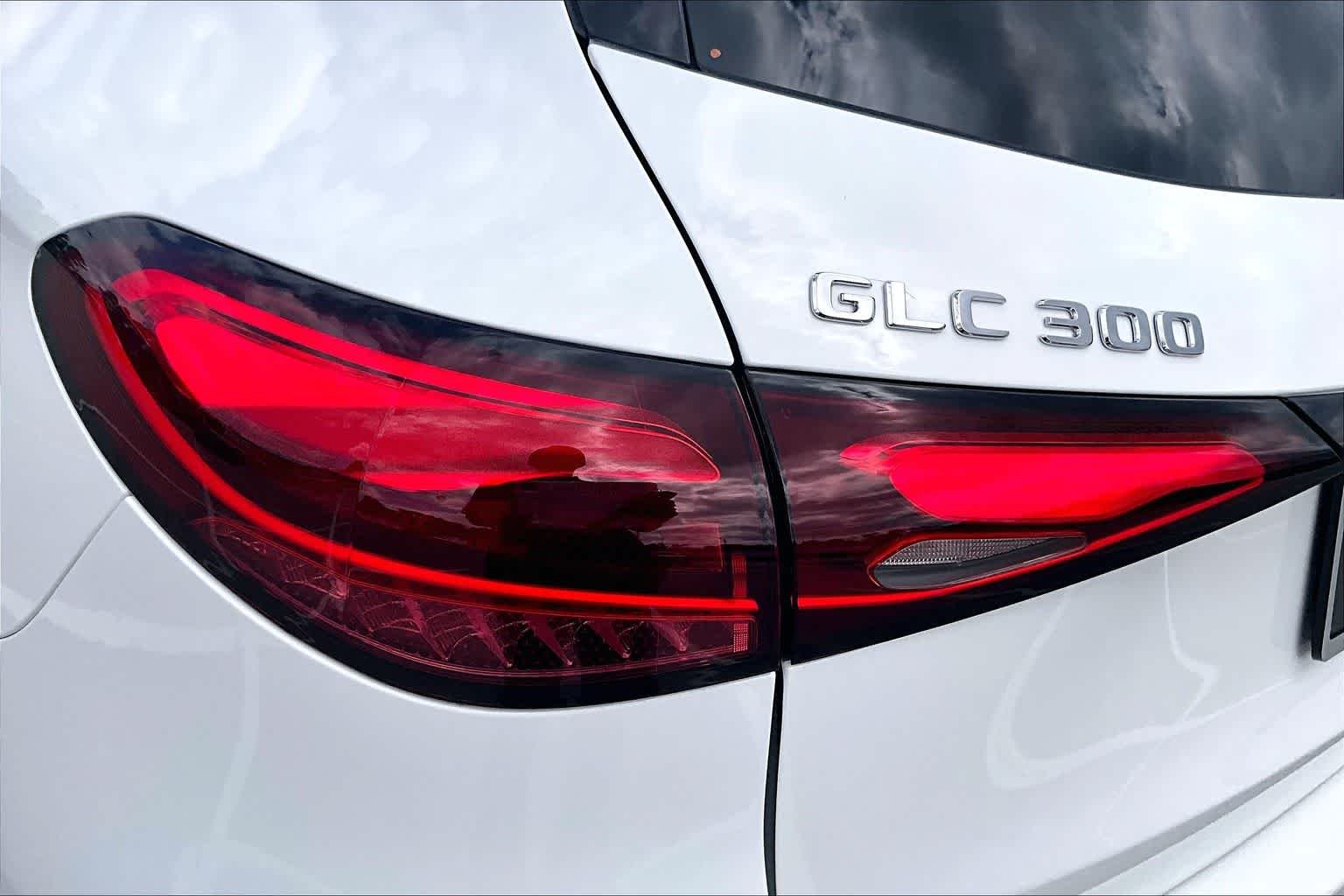 Used 2026 Polar White Mercedes-Benz GLC 300 image 56