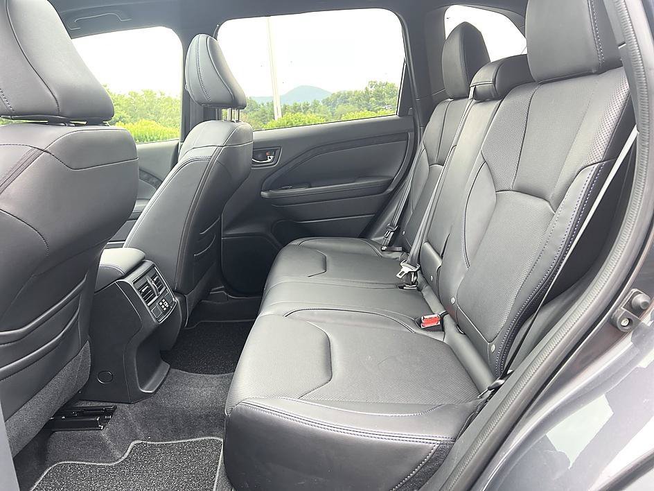 Used 2025 Magnetite Gray Metallic Subaru Limited image 12