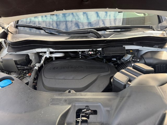 Used 2023 White Honda EX-L image 6