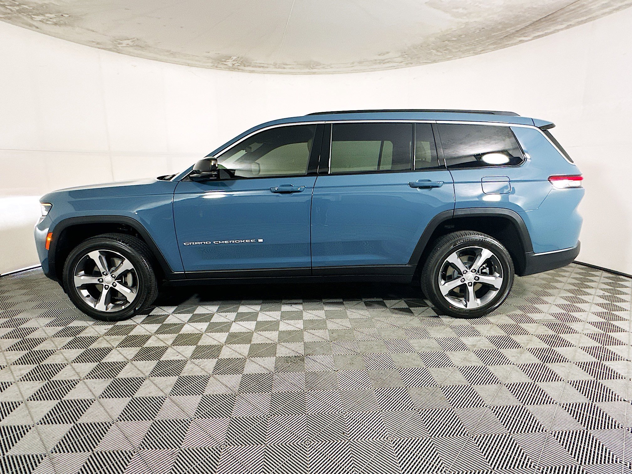 2026 Jeep Grand thumbnail 8