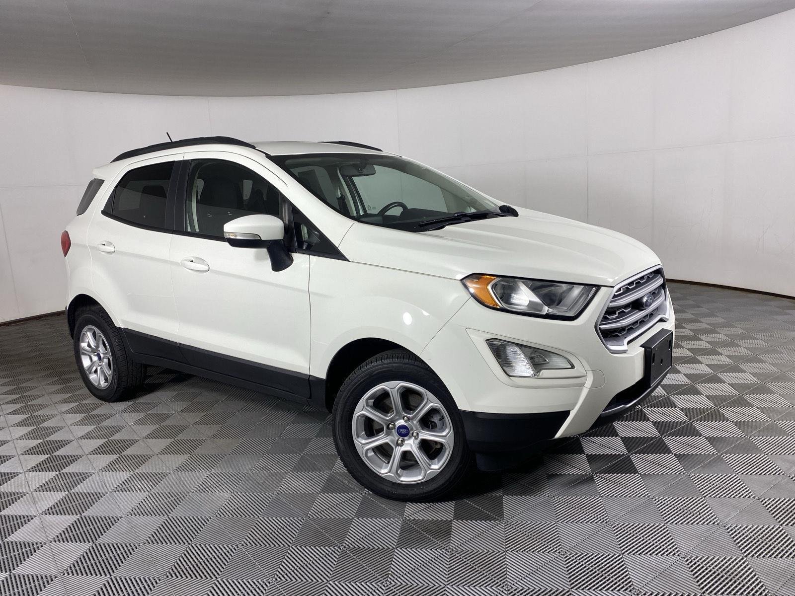 Used 2019 Diamond White Ford SE image 5