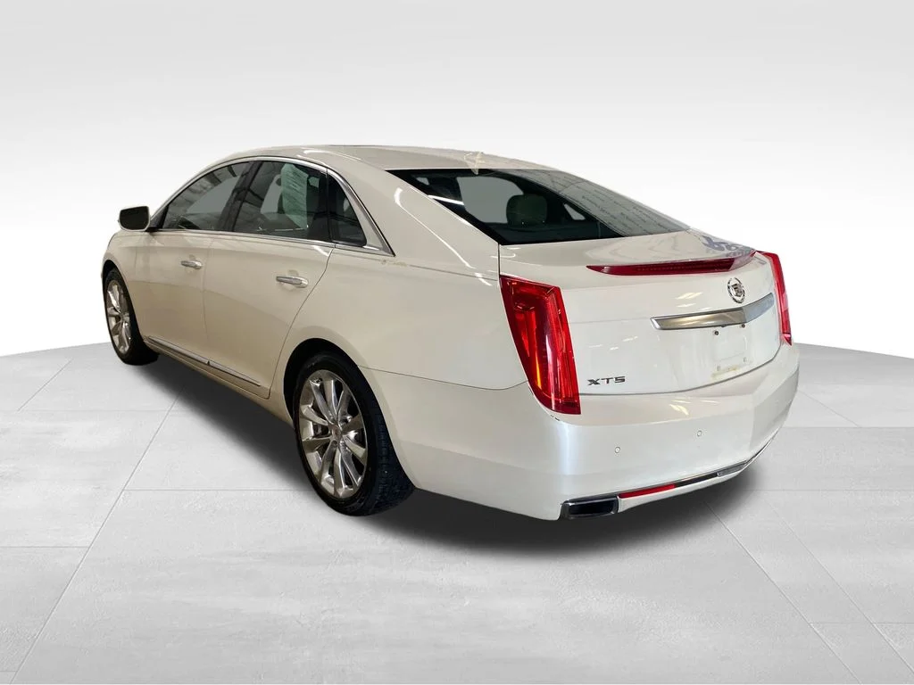 Used 2014 White Cadillac Luxury image 4