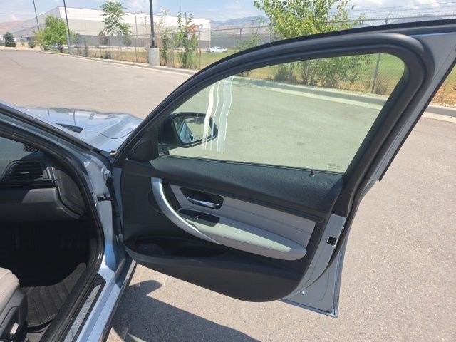 Used 2013 Liquid Blue Metallic BMW 328i xDrive image 19