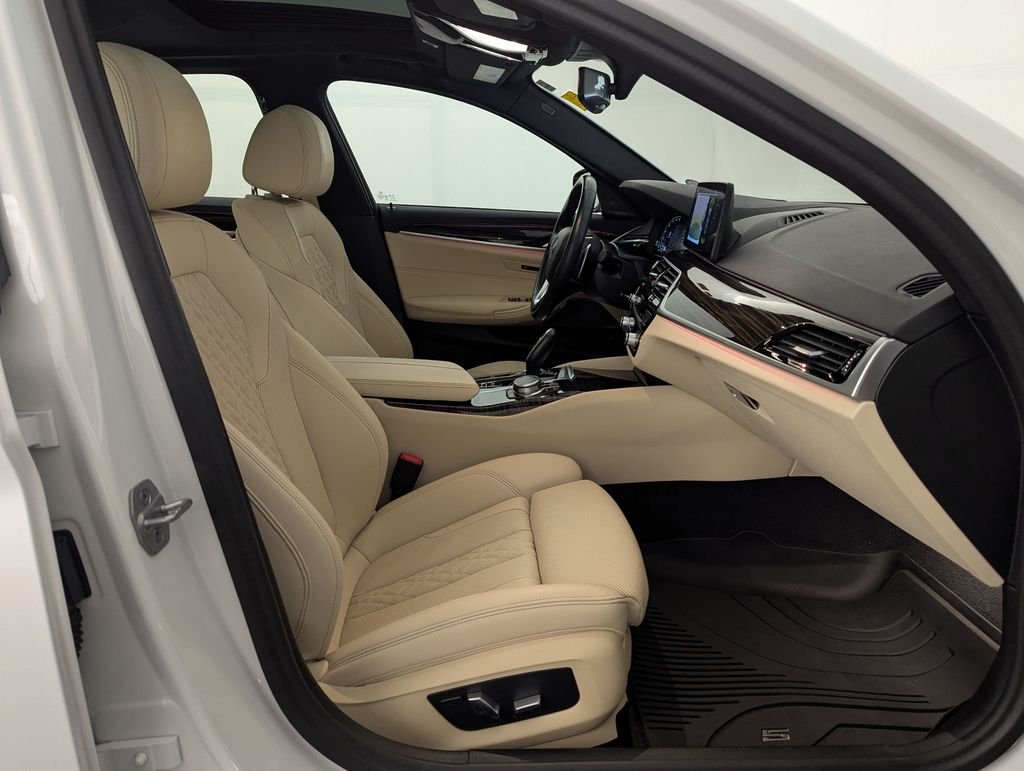 2023 BMW 5 Series 530i - Photo 37