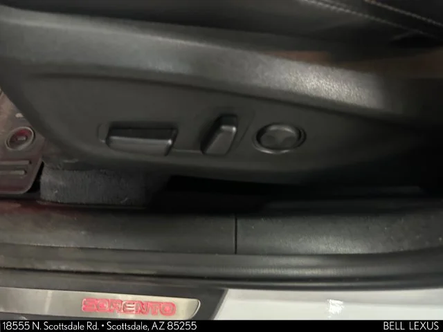 Used 2017 White Kia EX image 22