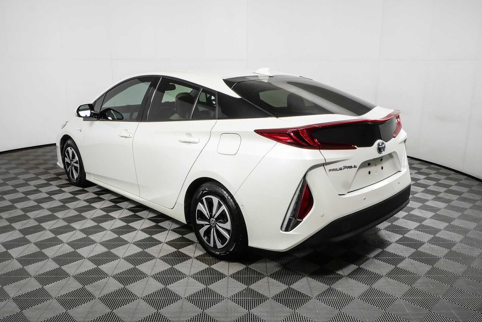 Used 2017 Blizzard Pearl Toyota Advanced image 25