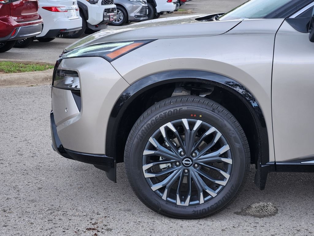 New 2026 Champagne Silver Metallic / Super Black Two-tone Nissan Platinum image 9