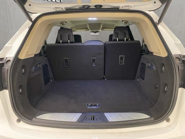 Used 2017 White Buick Essence image 22